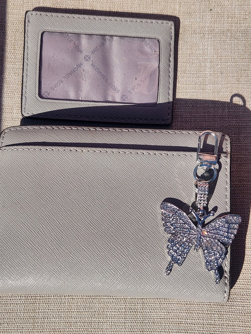 MICHAEL KORS Pebbled Leather 2pc Wallet in Light Taupe/Gray w Butterfly Charm - Picture 9 of 13